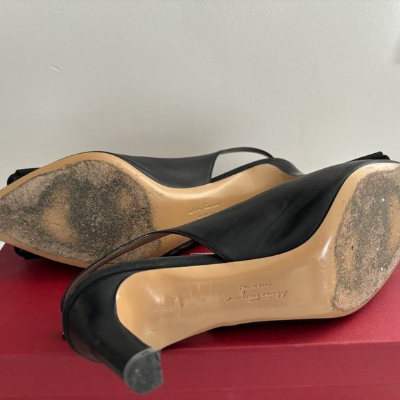 Ferragamo Women's Gilia Peep Toe Snake Embossed Bow Heel Size 9 - Picture 5 of 5